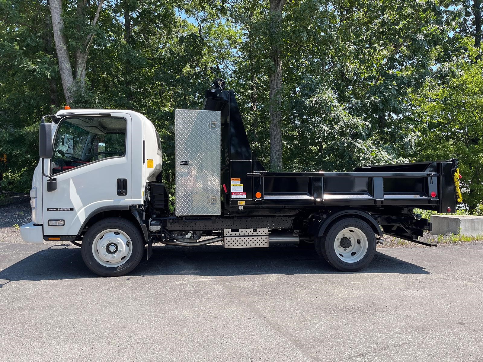 2025 ISUZU NRR - image 4 of 6