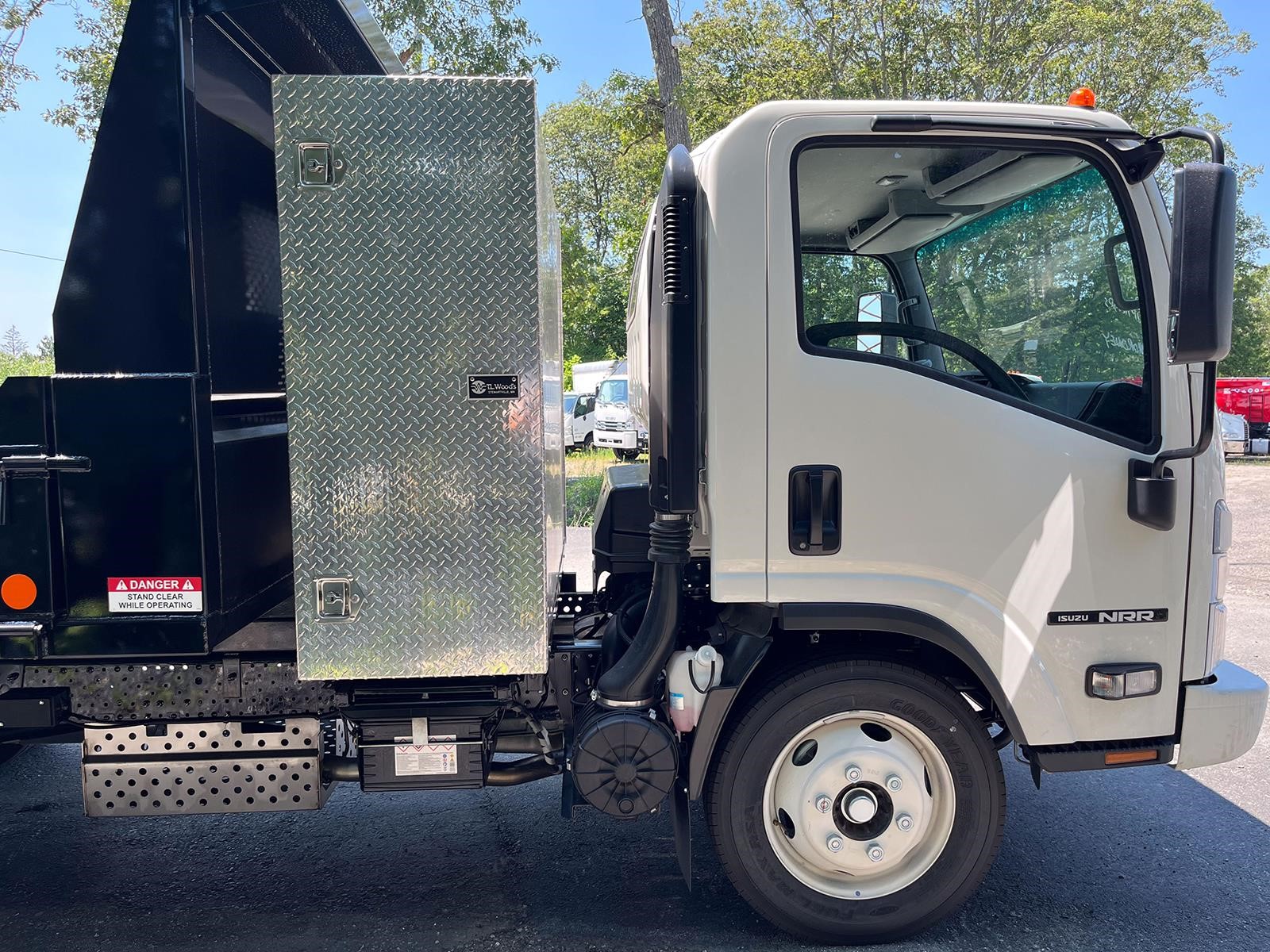 2025 ISUZU NRR - image 6 of 6