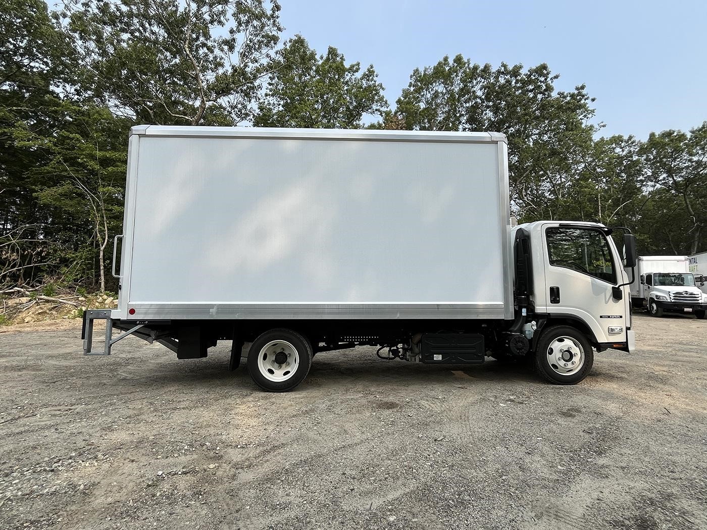 2025 ISUZU NRR - image 4 of 6