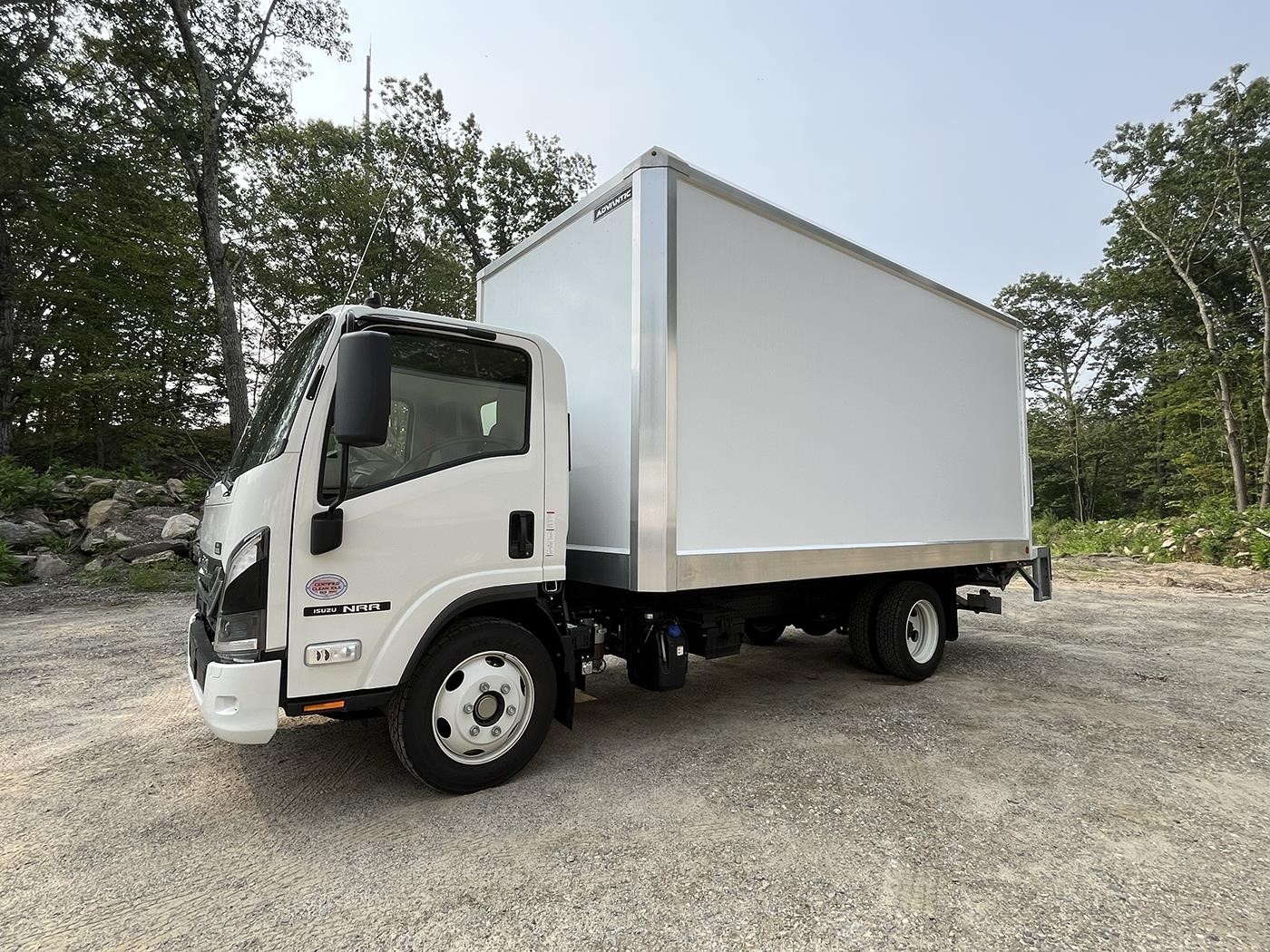 2025 ISUZU NRR - image 1 of 6