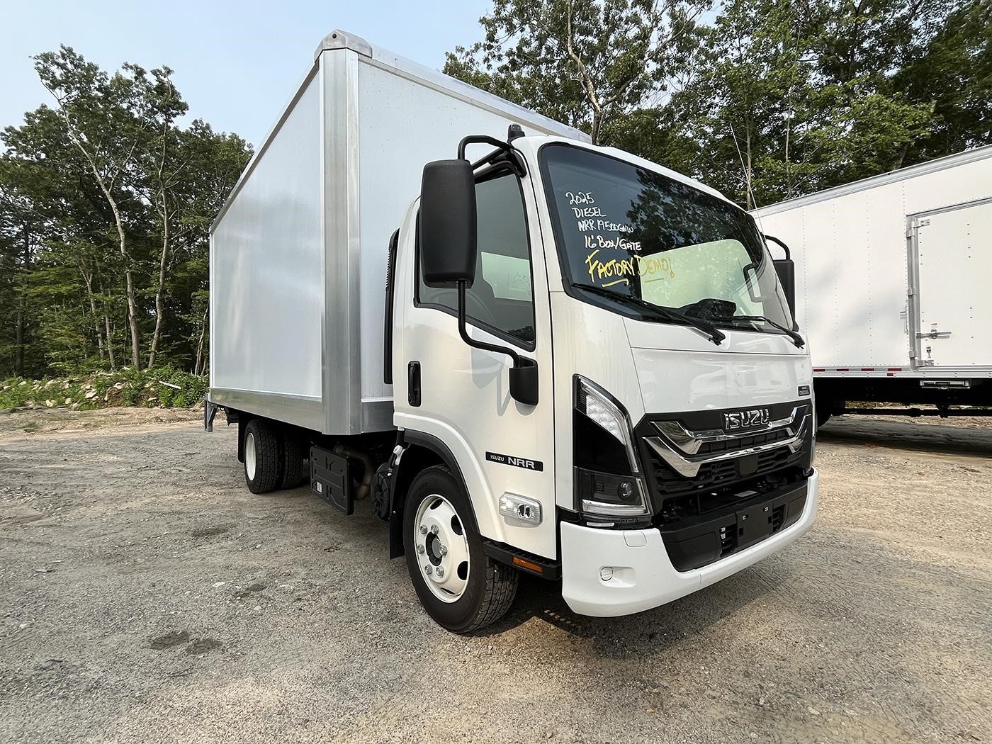2025 ISUZU NRR - image 3 of 6