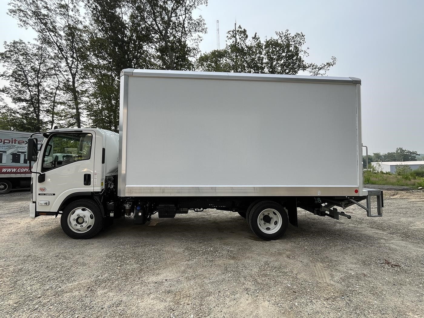 2025 ISUZU NRR - image 5 of 6