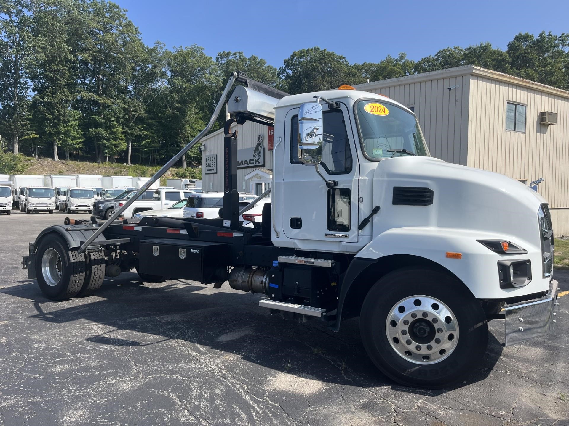 2024 MACK MD6 - image 2 of 6