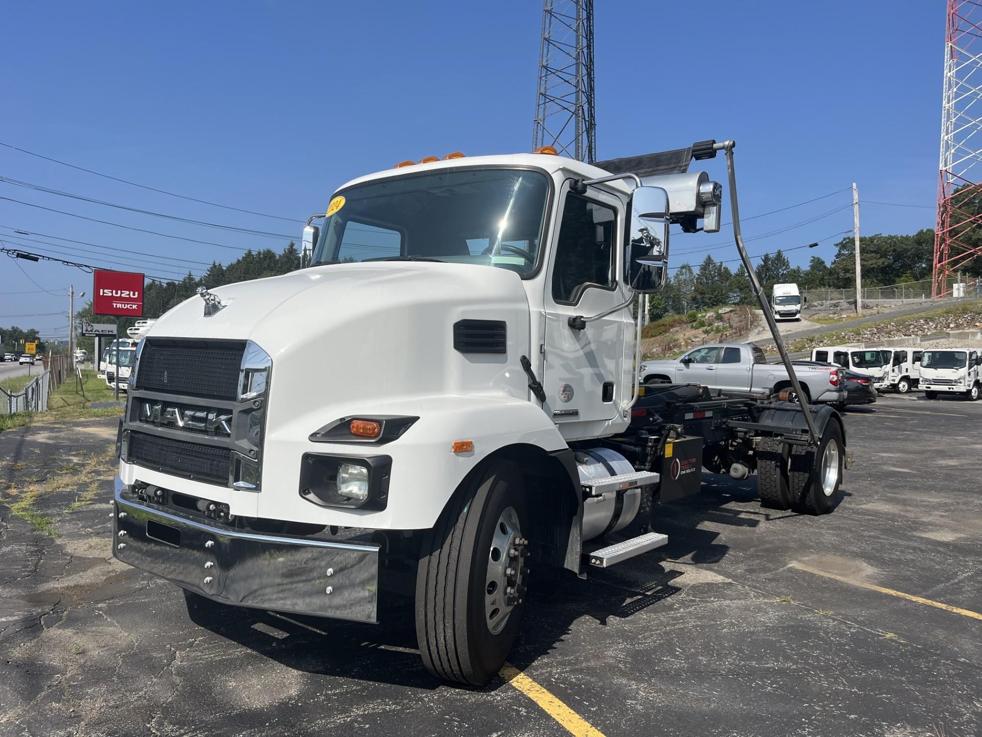 2024 MACK MD6 - image 1 of 6