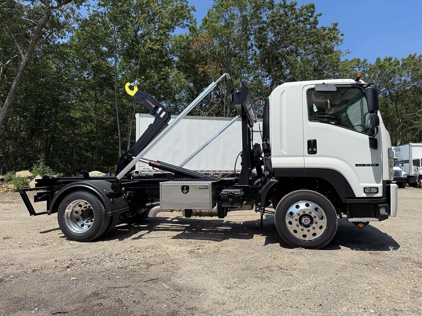 2025 ISUZU FTR - image 5 of 6