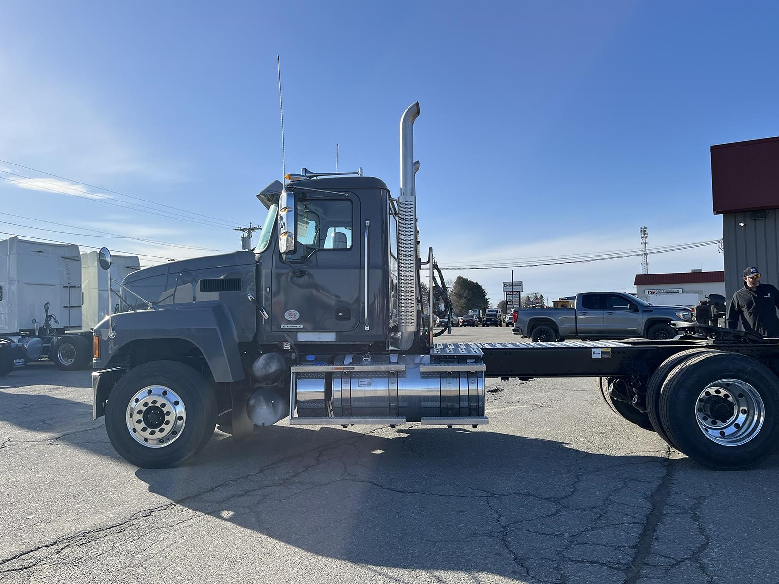 2026 MACK PINNACLE 64T - image 4 of 6