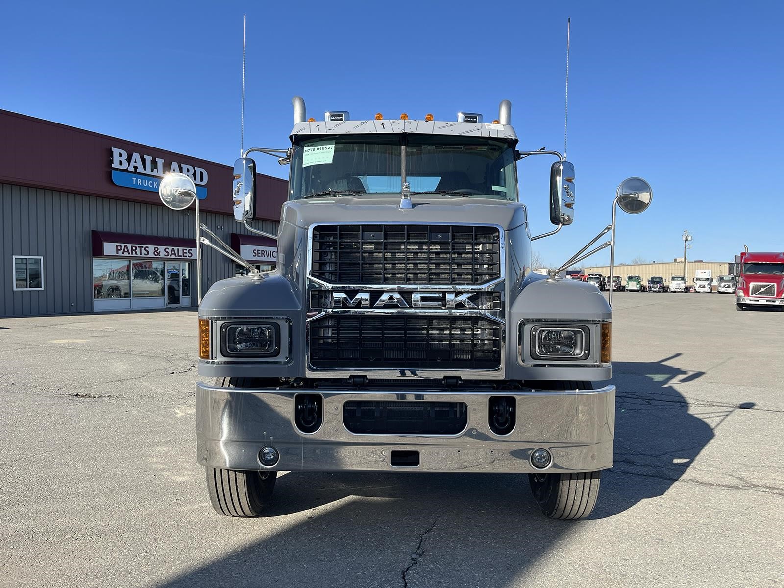 2026 MACK PINNACLE 64T - image 2 of 6