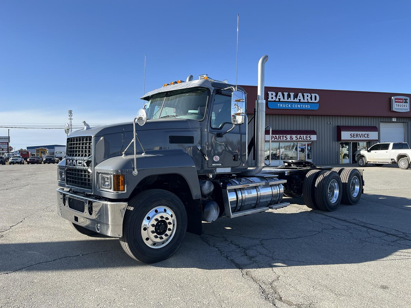 2026 MACK PINNACLE 64T - image 1 of 6