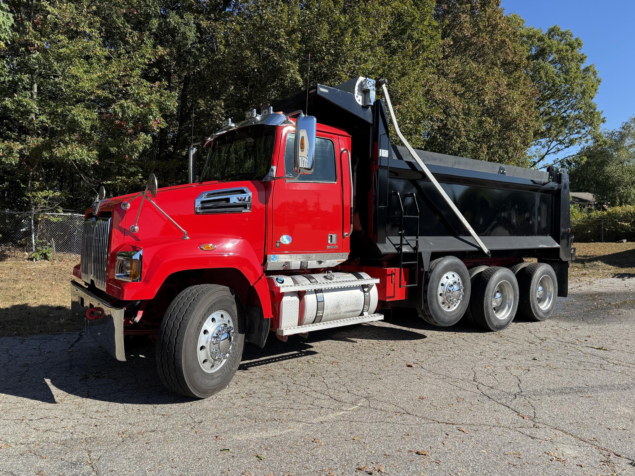 2019 WESTERN STAR 4700 - image 1 of 6