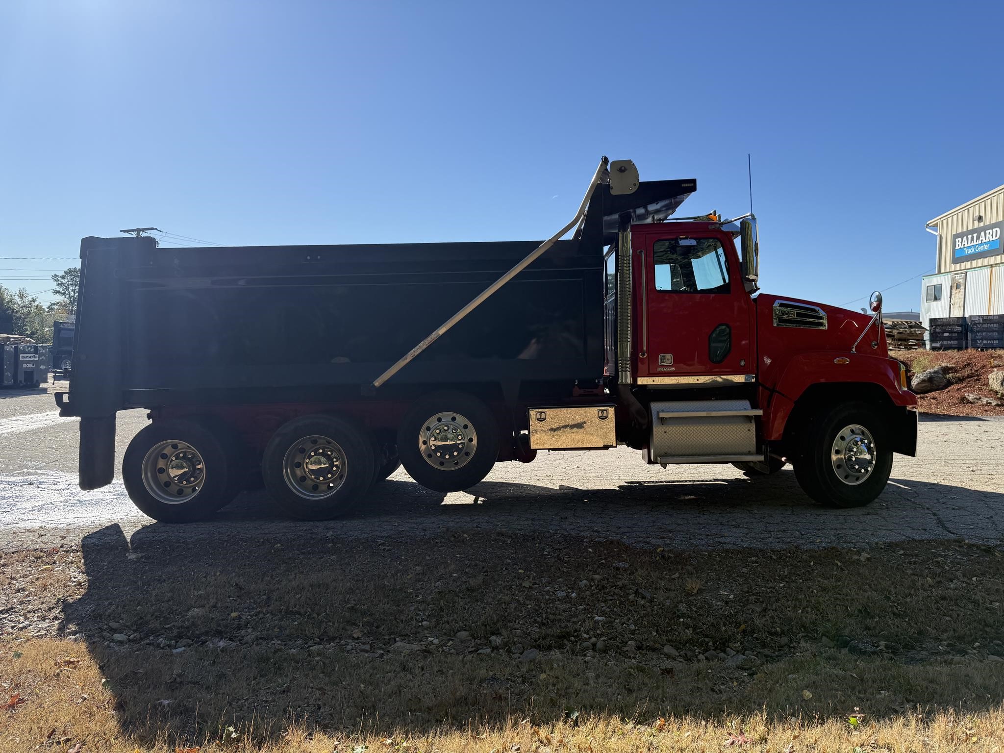 2019 WESTERN STAR 4700 - image 3 of 6