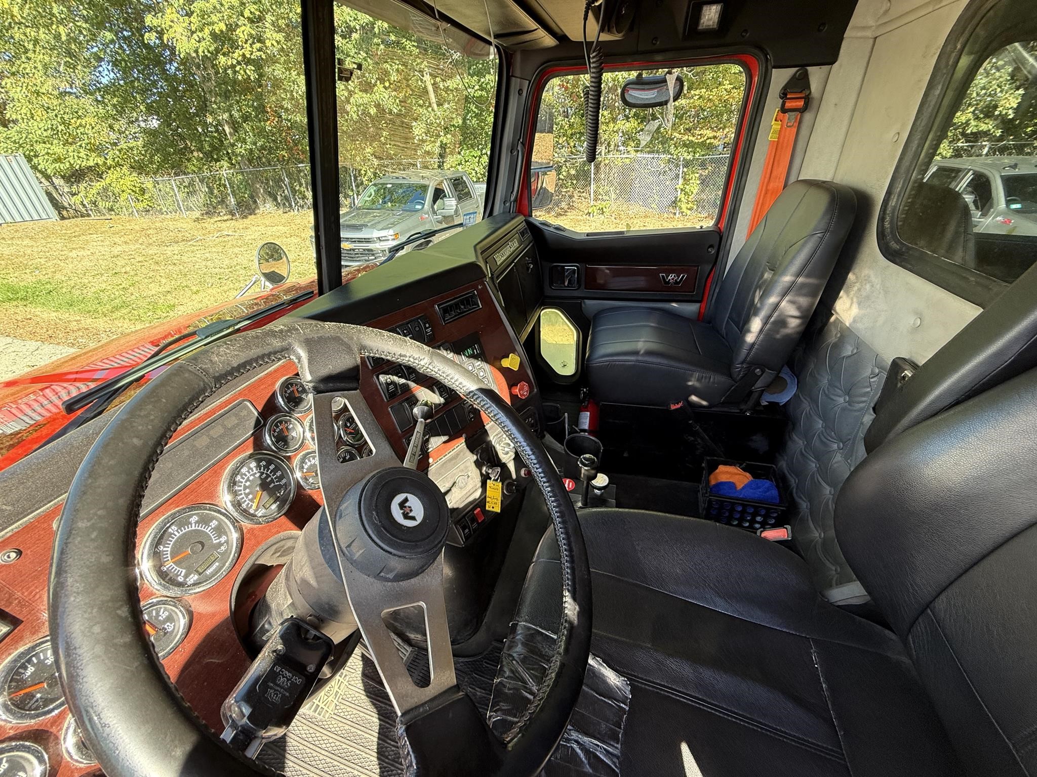 2019 WESTERN STAR 4700 - image 5 of 6