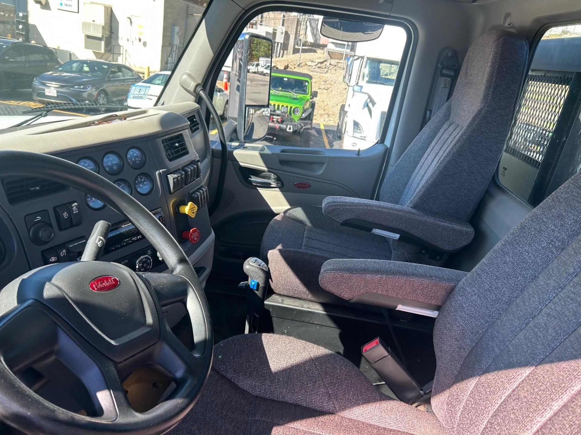 2021 PETERBILT 567 - image 3 of 6