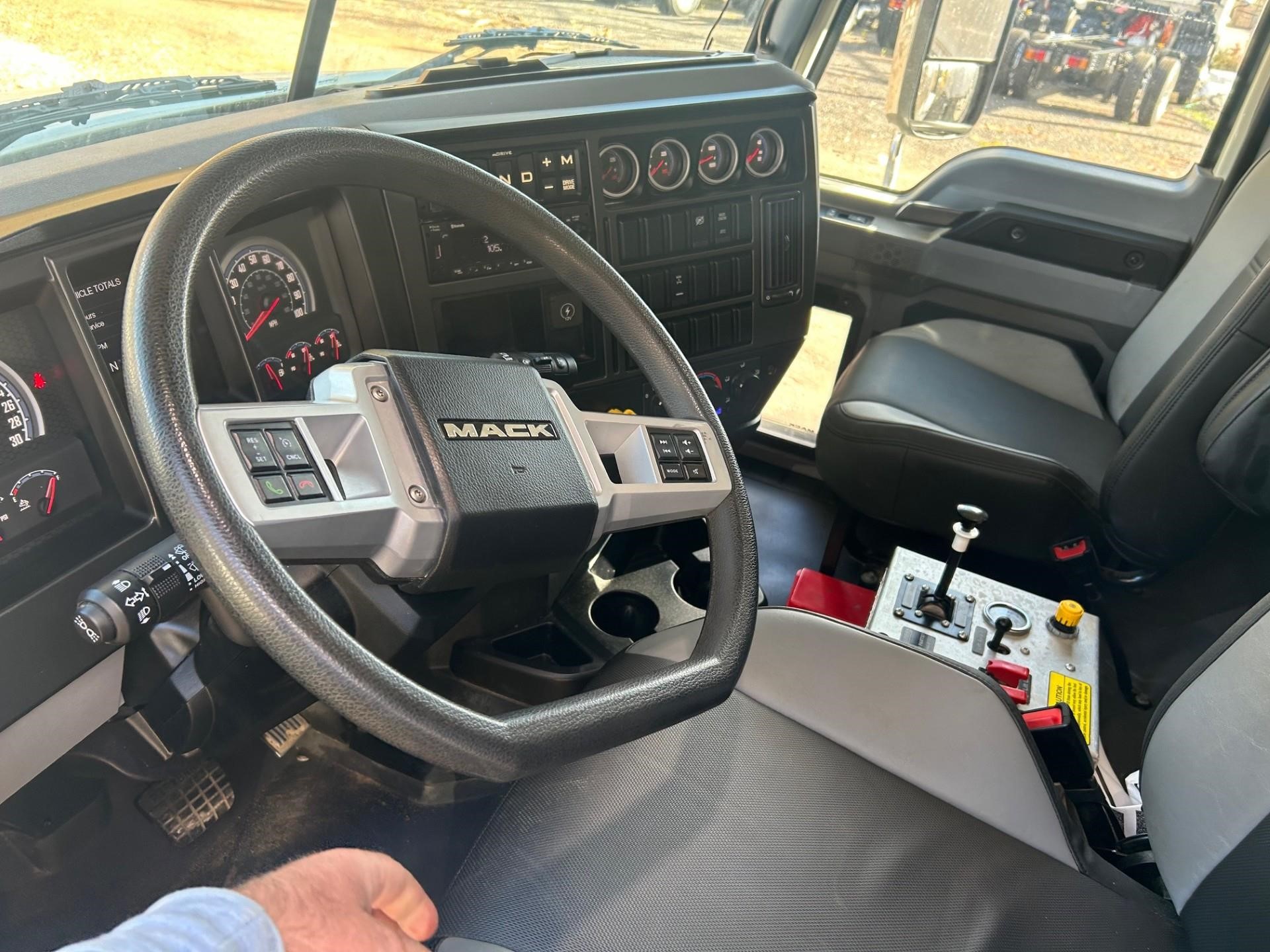 2025 MACK GRANITE 64FR 2025 MACK GRANITE 64FR - image 5 of 6