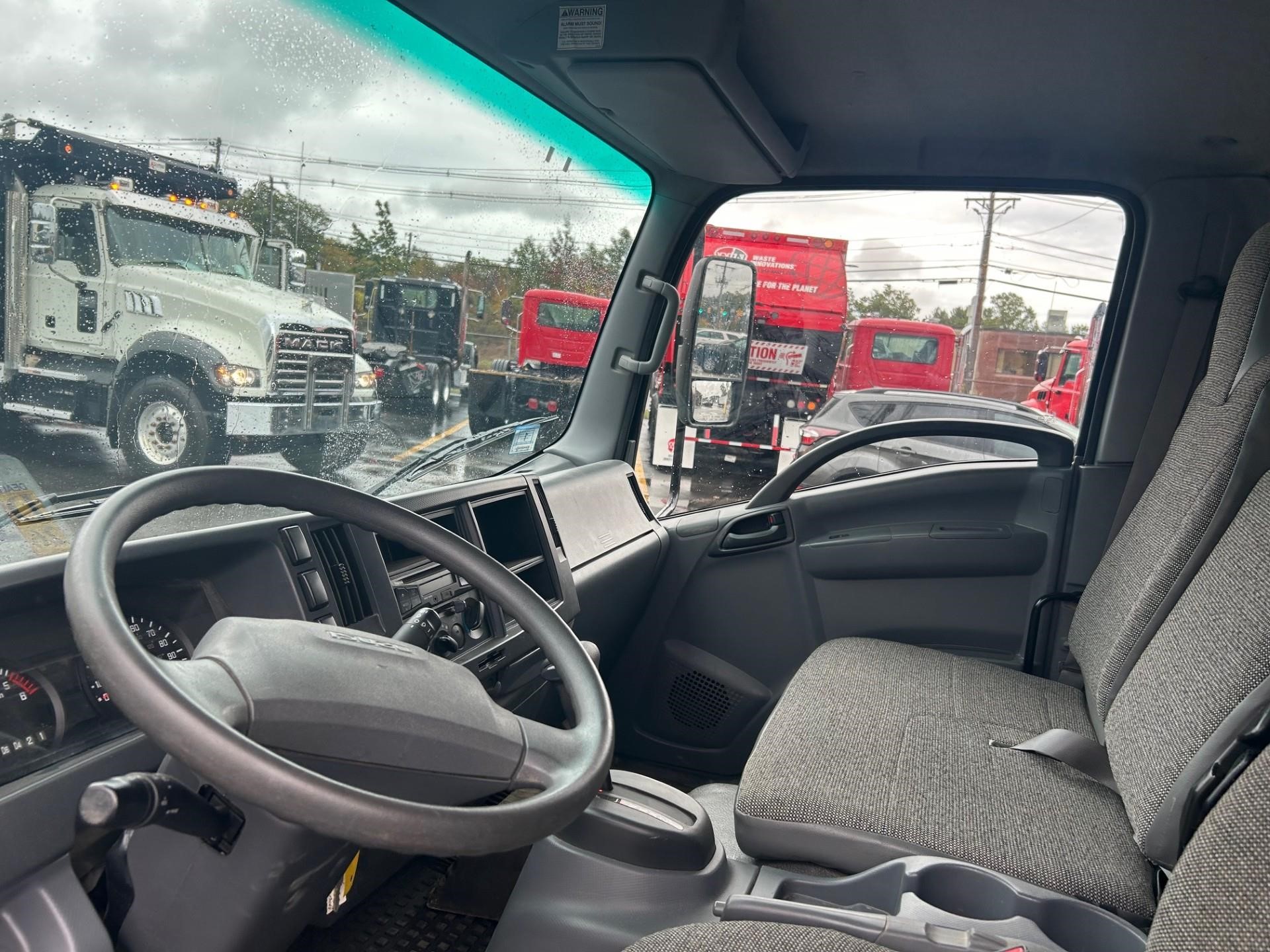 2016 ISUZU NPR HD 2016 ISUZU NPR HD - image 4 of 6