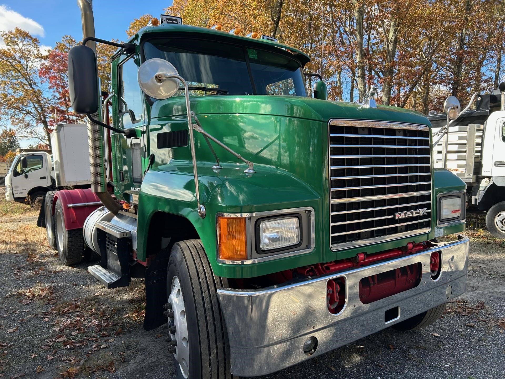 2018 MACK PINNACLE CHU613 2018 MACK PINNACLE CHU613 - image 2 of 6