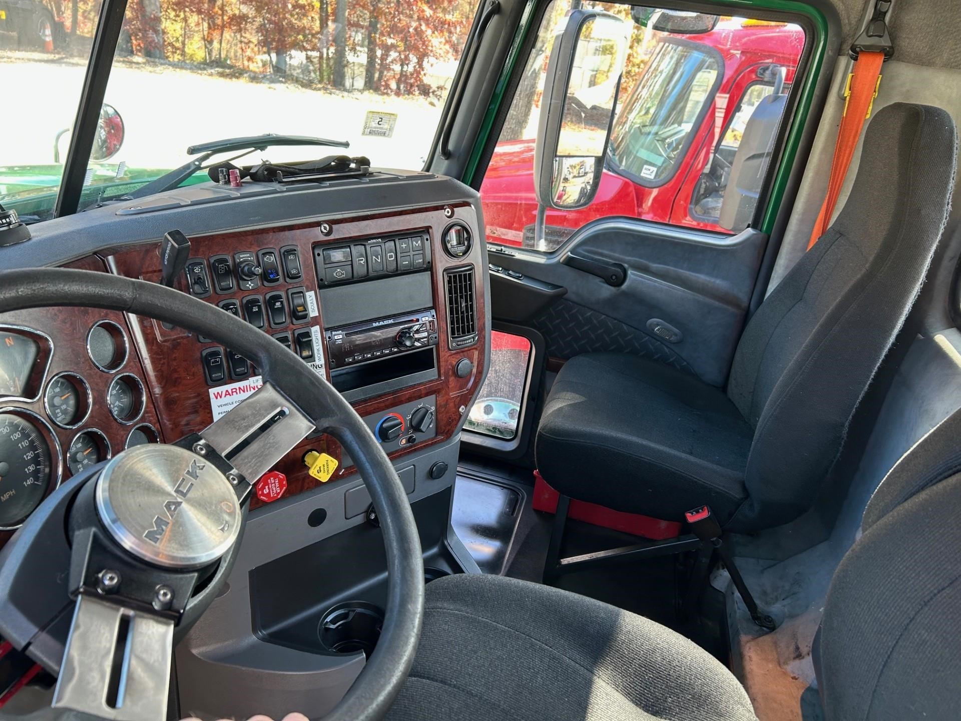 2018 MACK PINNACLE CHU613 2018 MACK PINNACLE CHU613 - image 4 of 6