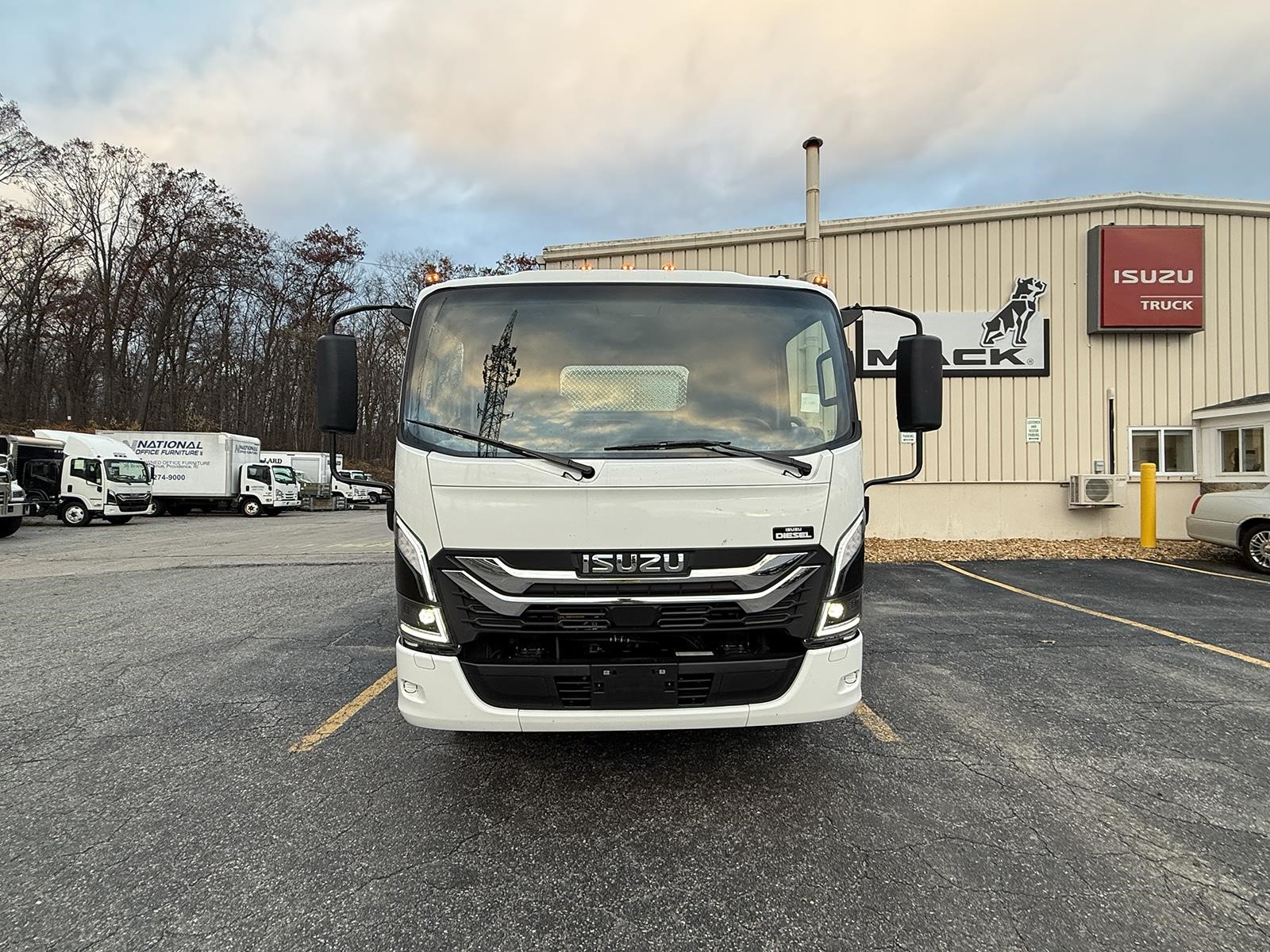 2025 ISUZU NRR 2025 ISUZU NRR - image 2 of 6