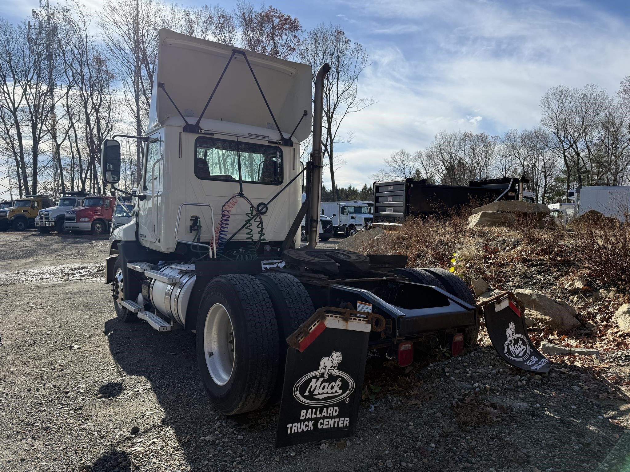 2016 MACK PINNACLE CXU612 2016 MACK PINNACLE CXU612 - image 3 of 6