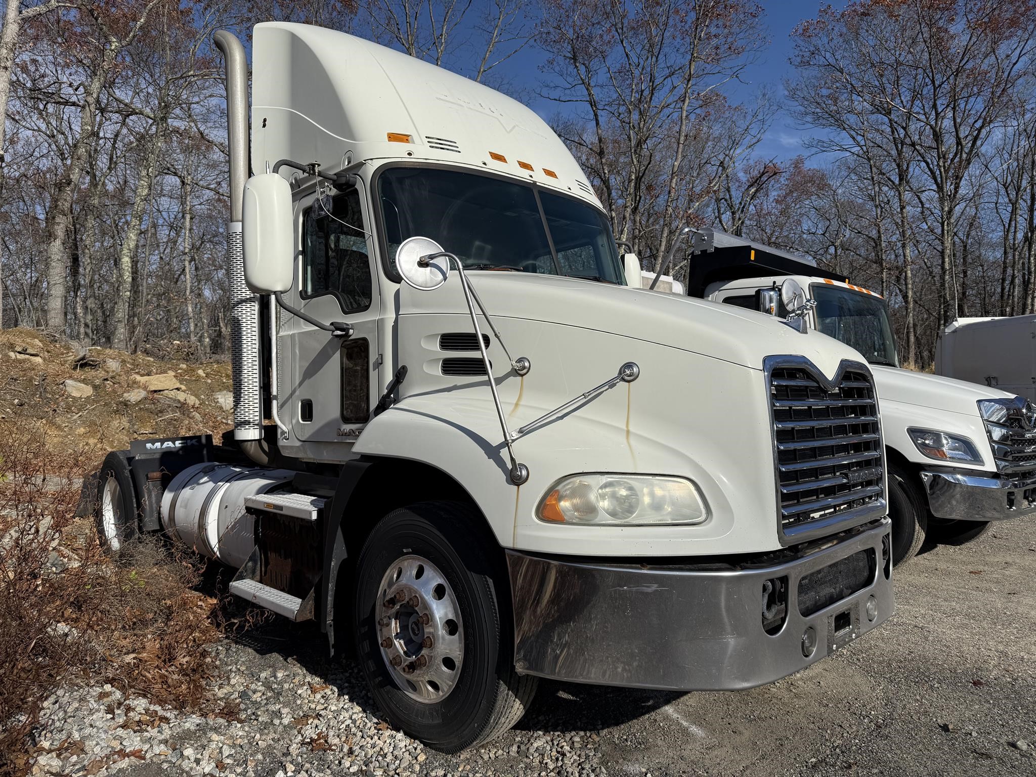 2016 MACK PINNACLE CXU612 2016 MACK PINNACLE CXU612 - image 2 of 6
