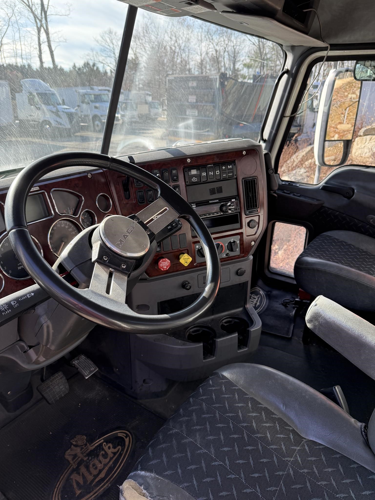 2016 MACK PINNACLE CXU612 2016 MACK PINNACLE CXU612 - image 4 of 6