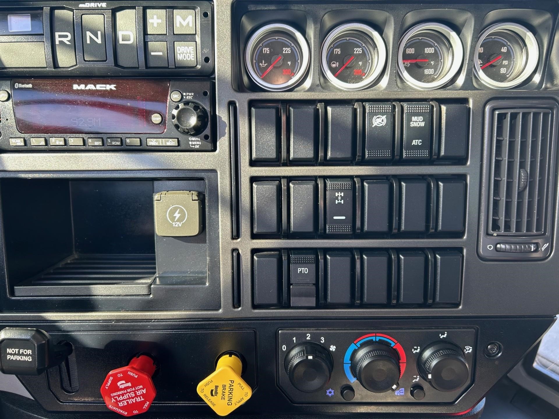 2025 MACK GRANITE 64FR 2025 MACK GRANITE 64FR - image 4 of 6