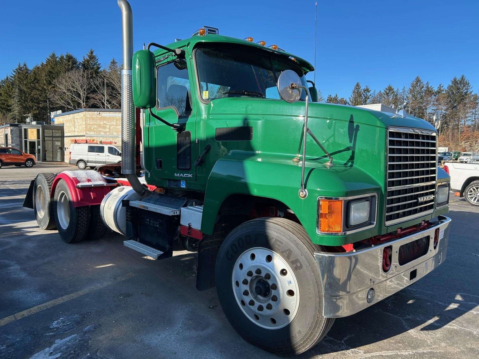 2018 MACK PINNACLE CHU613 2018 MACK PINNACLE CHU613 - image 1 of 5