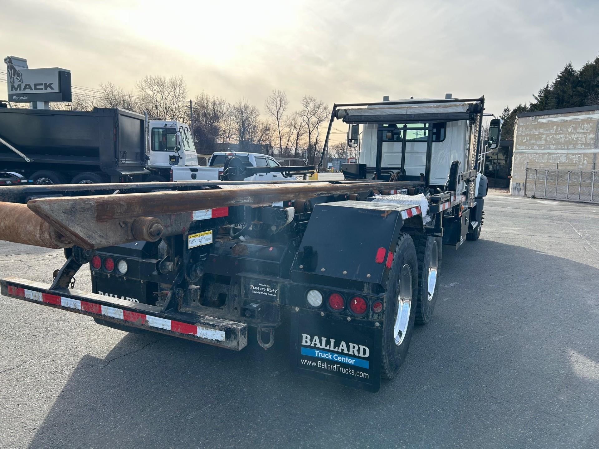 2023 MACK GRANITE 64FR 2023 MACK GRANITE 64FR - image 3 of 6