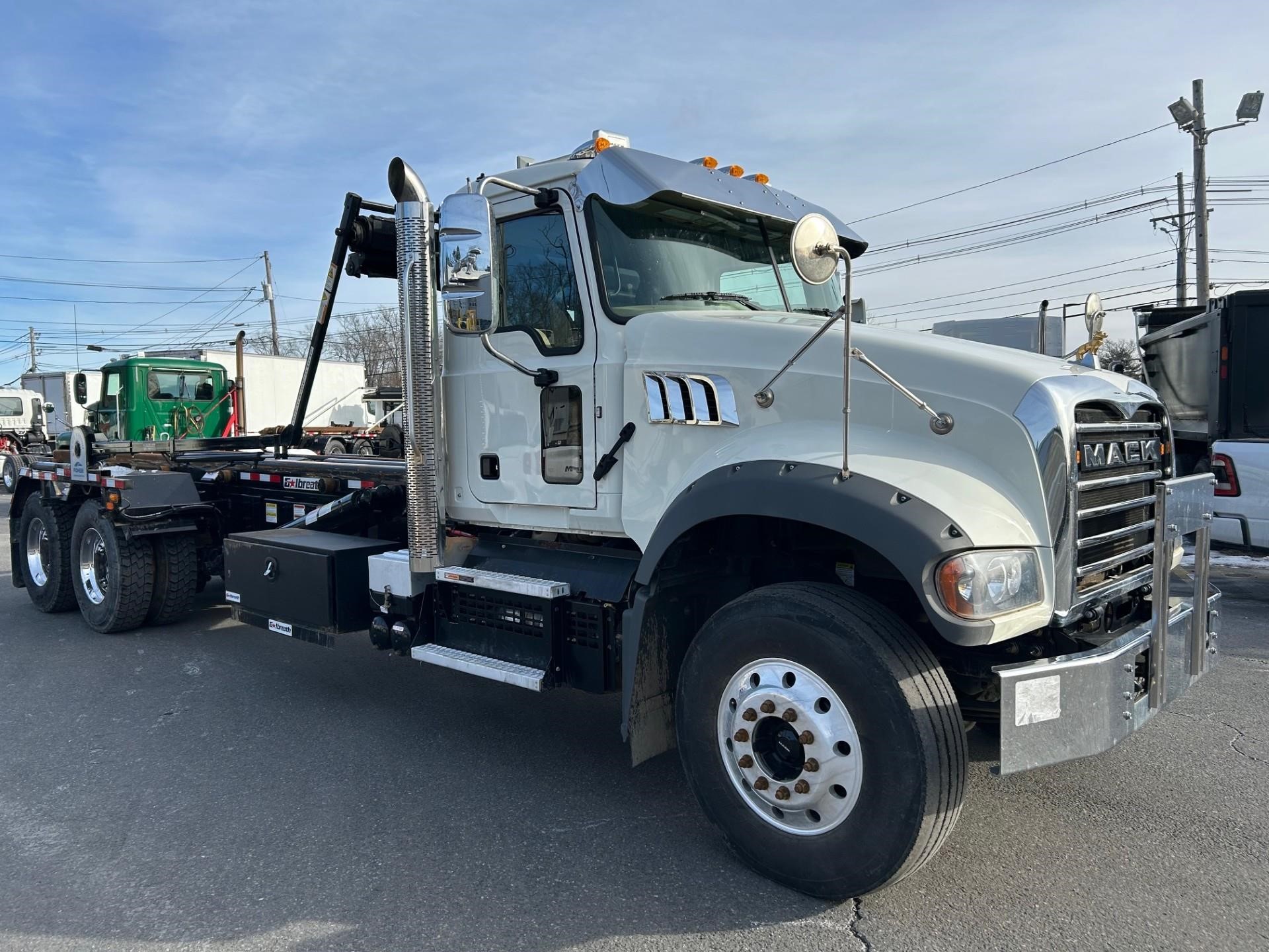 2023 MACK GRANITE 64FR 2023 MACK GRANITE 64FR - image 2 of 6