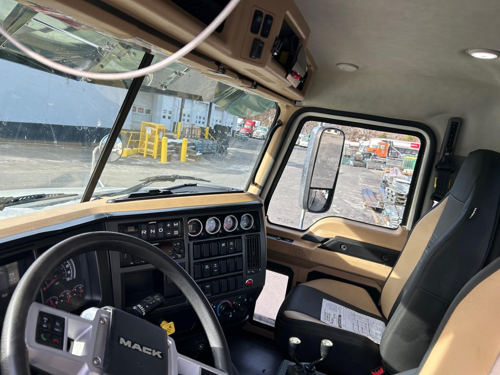 2023 MACK GRANITE 64FR 2023 MACK GRANITE 64FR - image 4 of 6