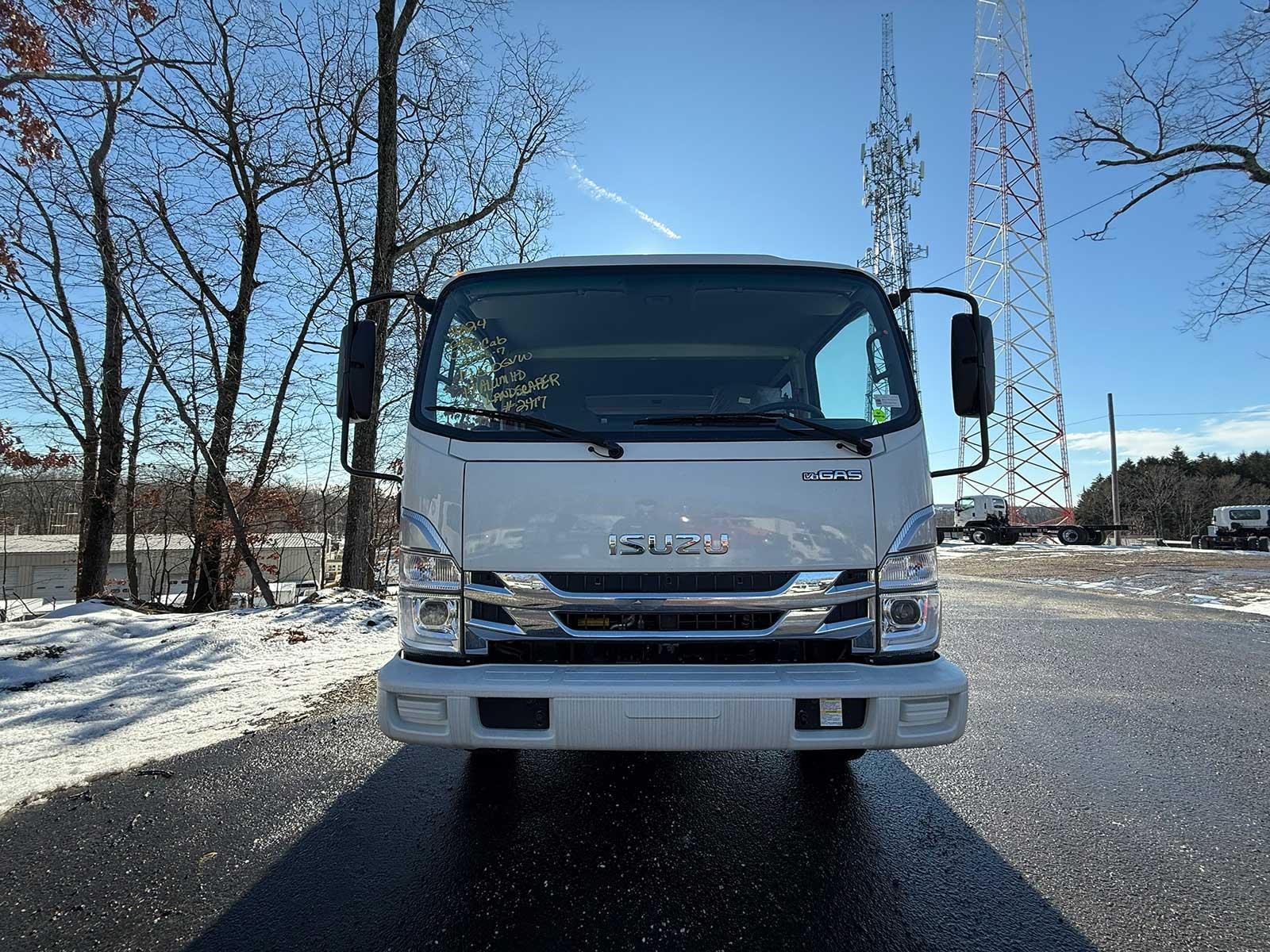 2024 ISUZU NPR HD - image 3 of 6