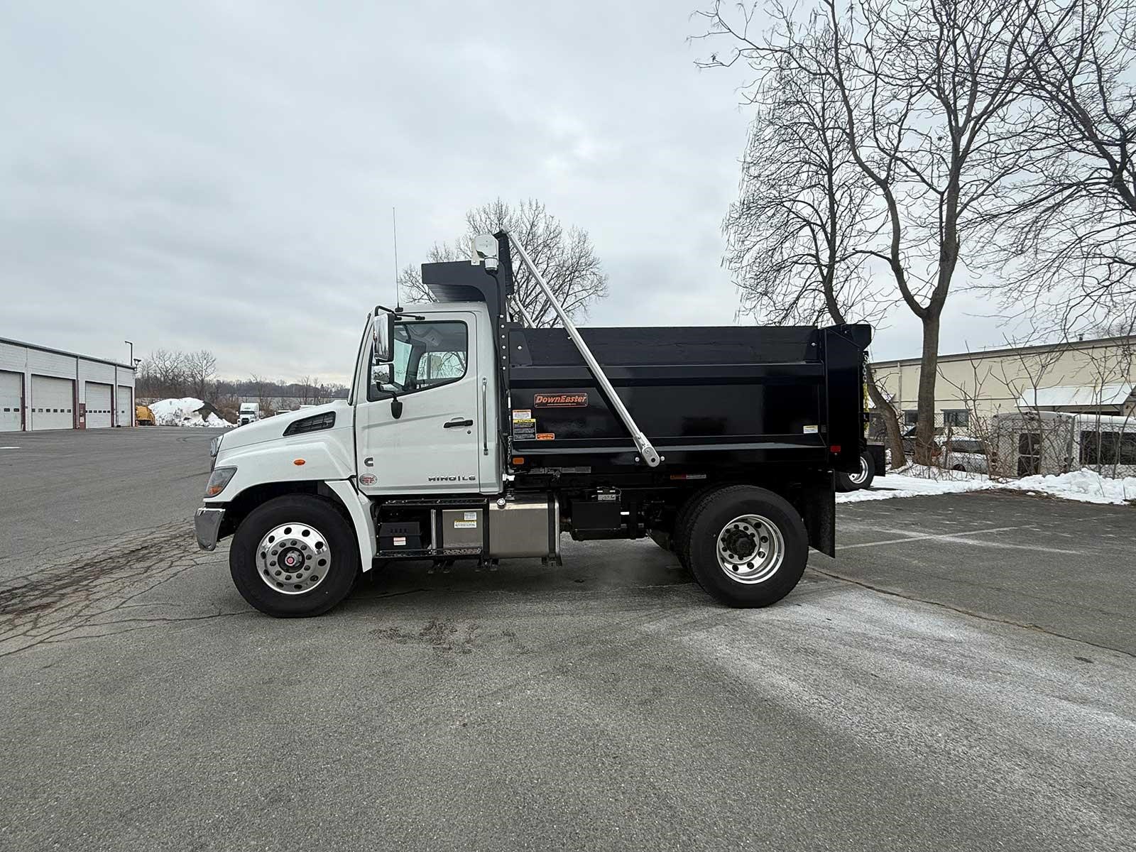 2025 HINO L6 - image 2 of 6