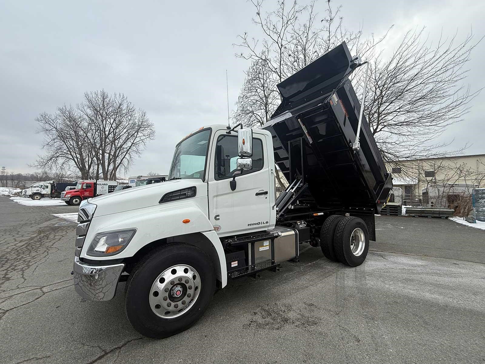 2025 HINO L6 - image 5 of 6