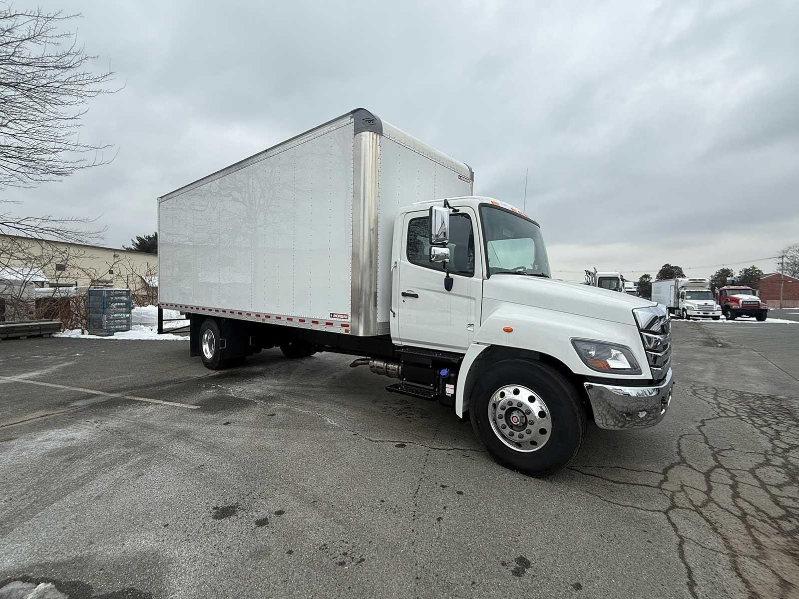 2025 HINO L6 - image 3 of 6