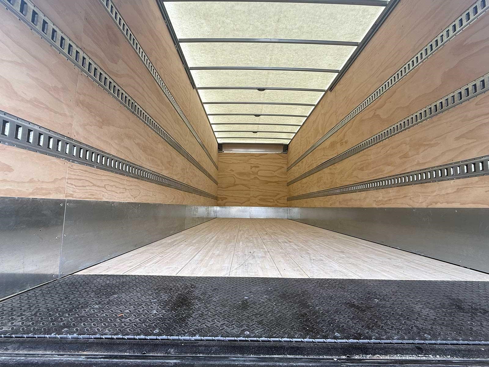 2025 HINO L6 - image 5 of 6