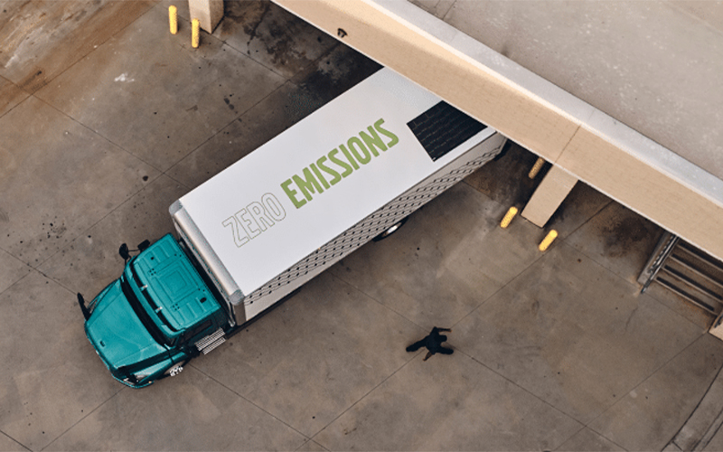 Volvo Trucks 4x2 Tractor Volvo Trucks 4x2 Tractor - image 2 of 4