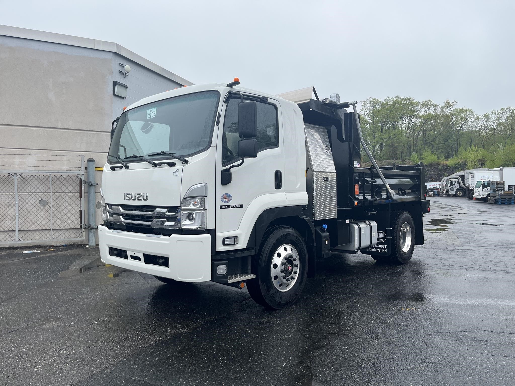 2025 ISUZU FVR - image 1 of 6