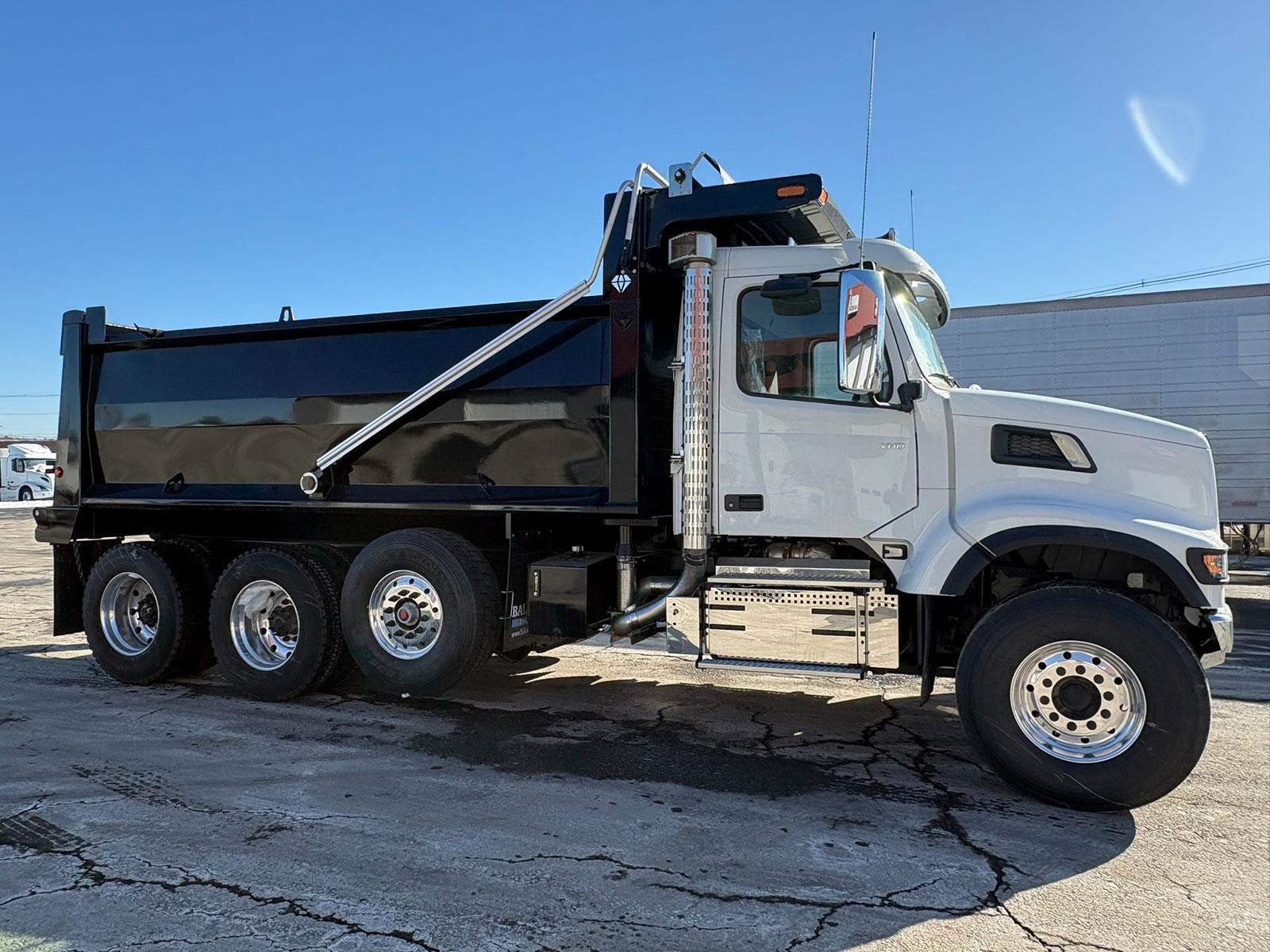 2026 VOLVO VHD84F300 - image 3 of 6