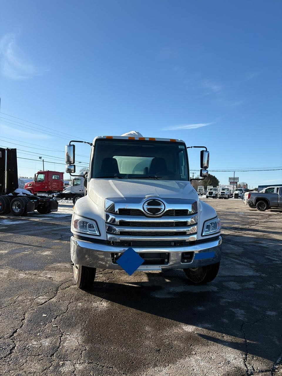 2026 HINO L7 - image 2 of 6