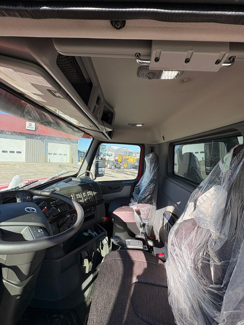 2025 VOLVO VHD84F300 - image 5 of 6