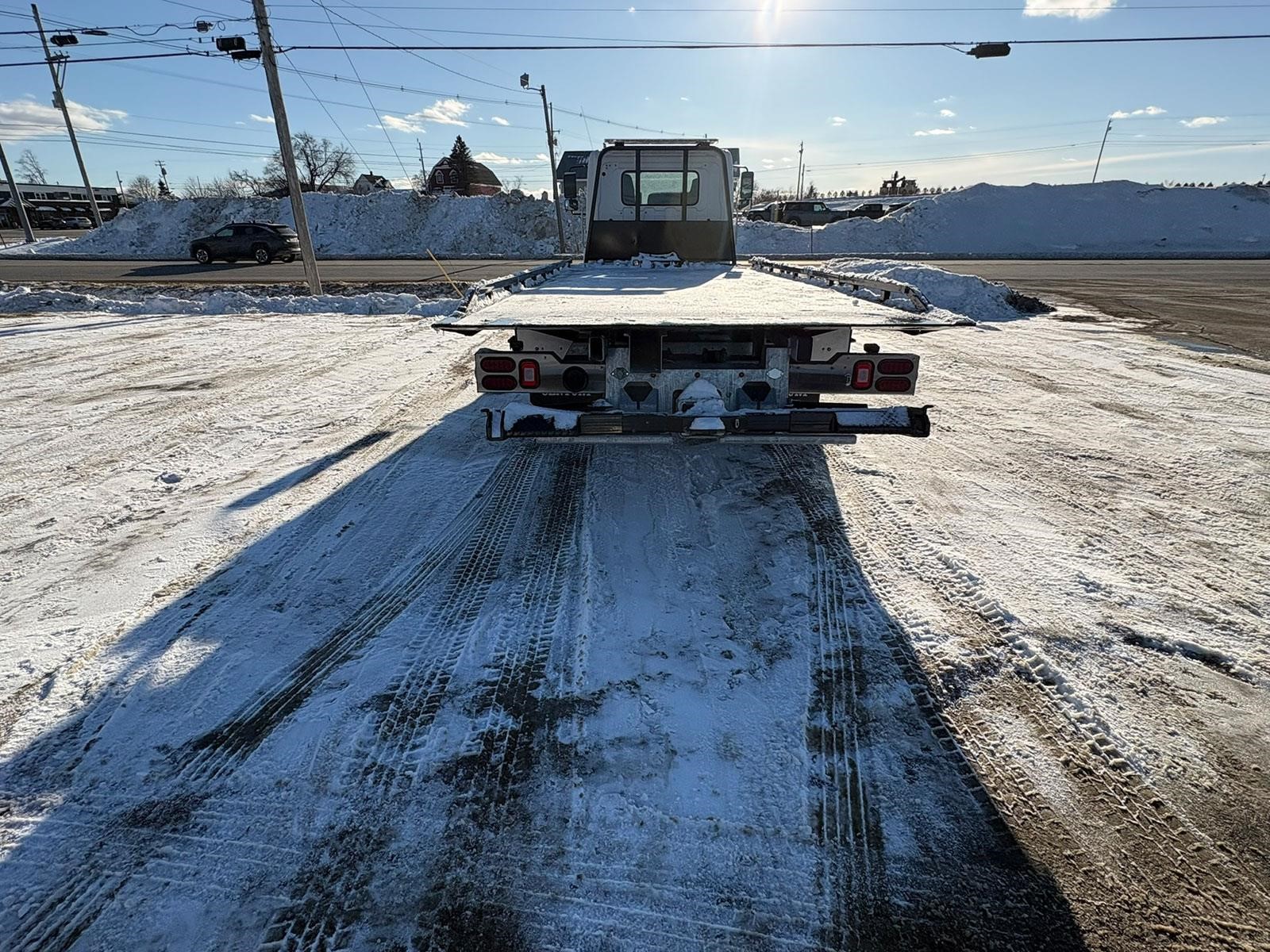 2025 HINO L6 - image 4 of 6