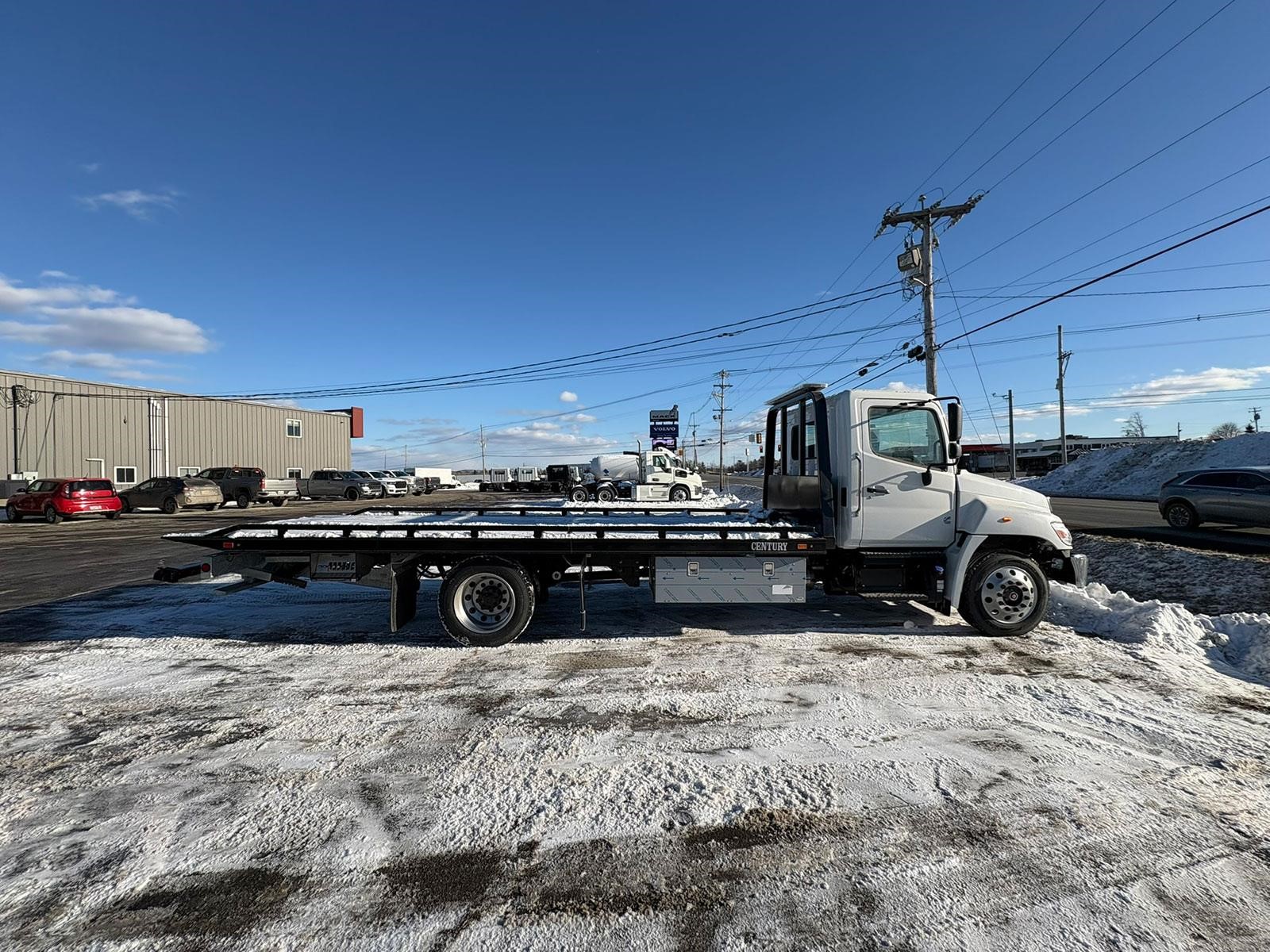 2025 HINO L6 - image 3 of 6