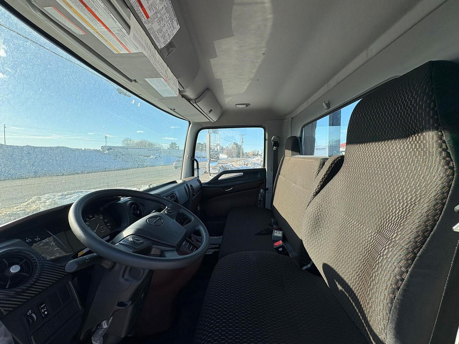 2025 HINO L6 - image 5 of 6