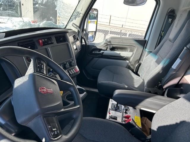 2025 KENWORTH T880 - image 4 of 6