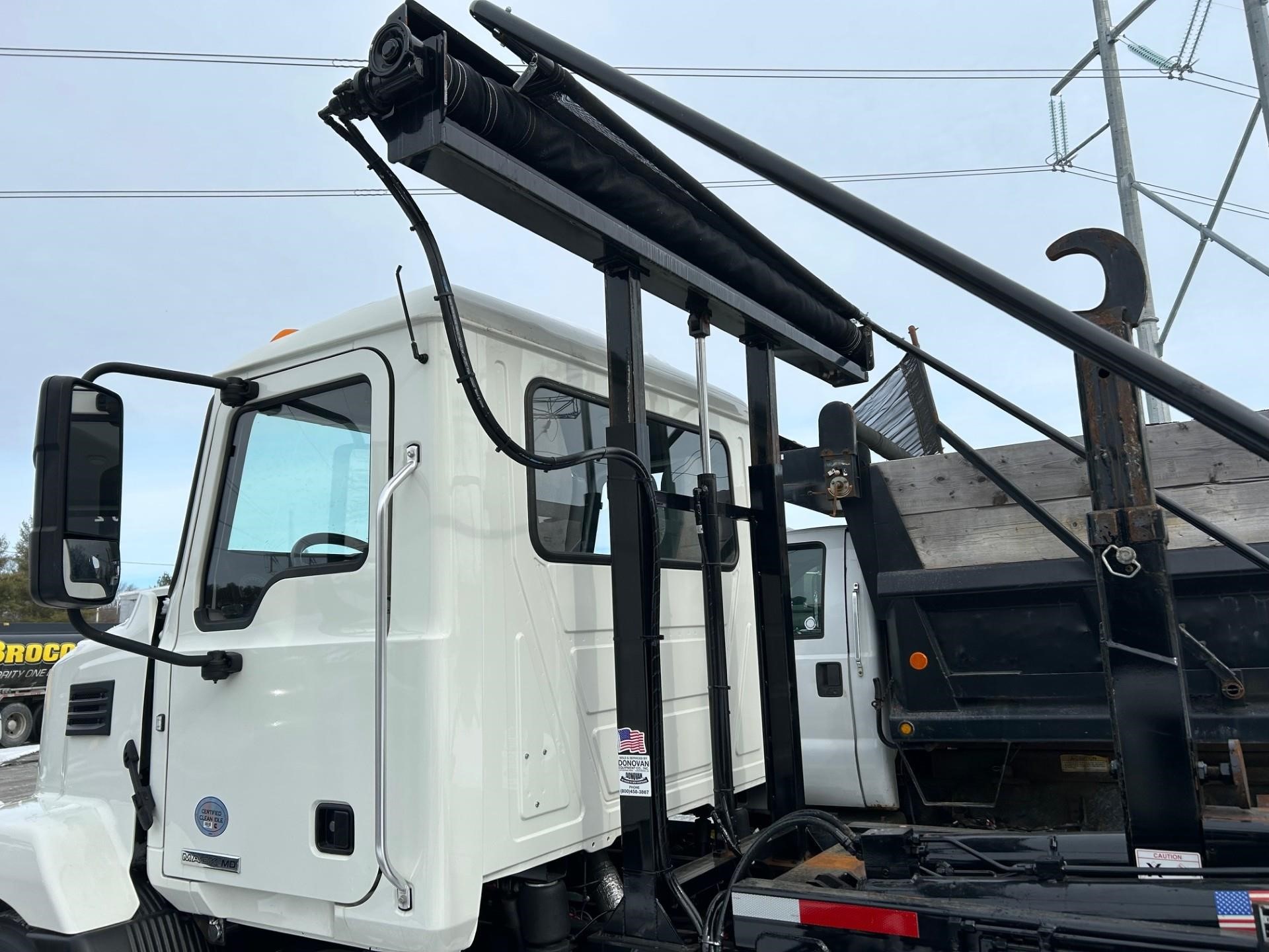 2022 MACK MD6 - image 2 of 6