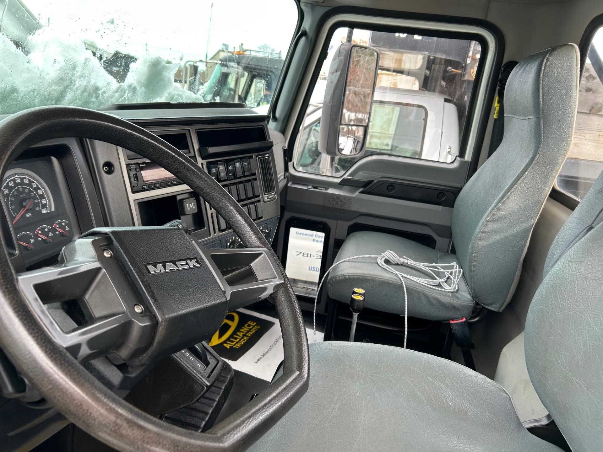 2022 MACK MD6 - image 6 of 6