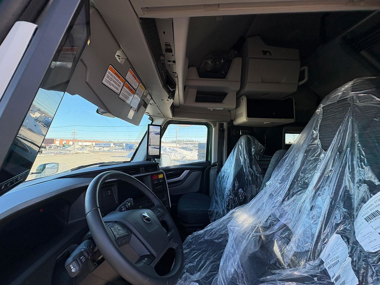 2026 VOLVO VNL64T860 - image 5 of 6