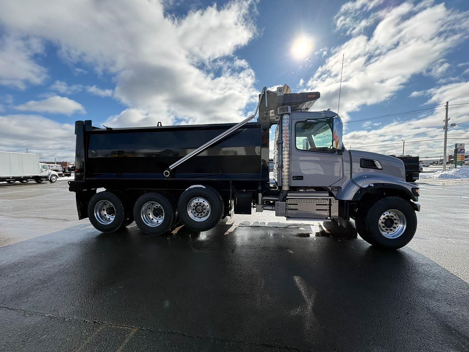 2026 VOLVO VHD64F300 - image 3 of 6