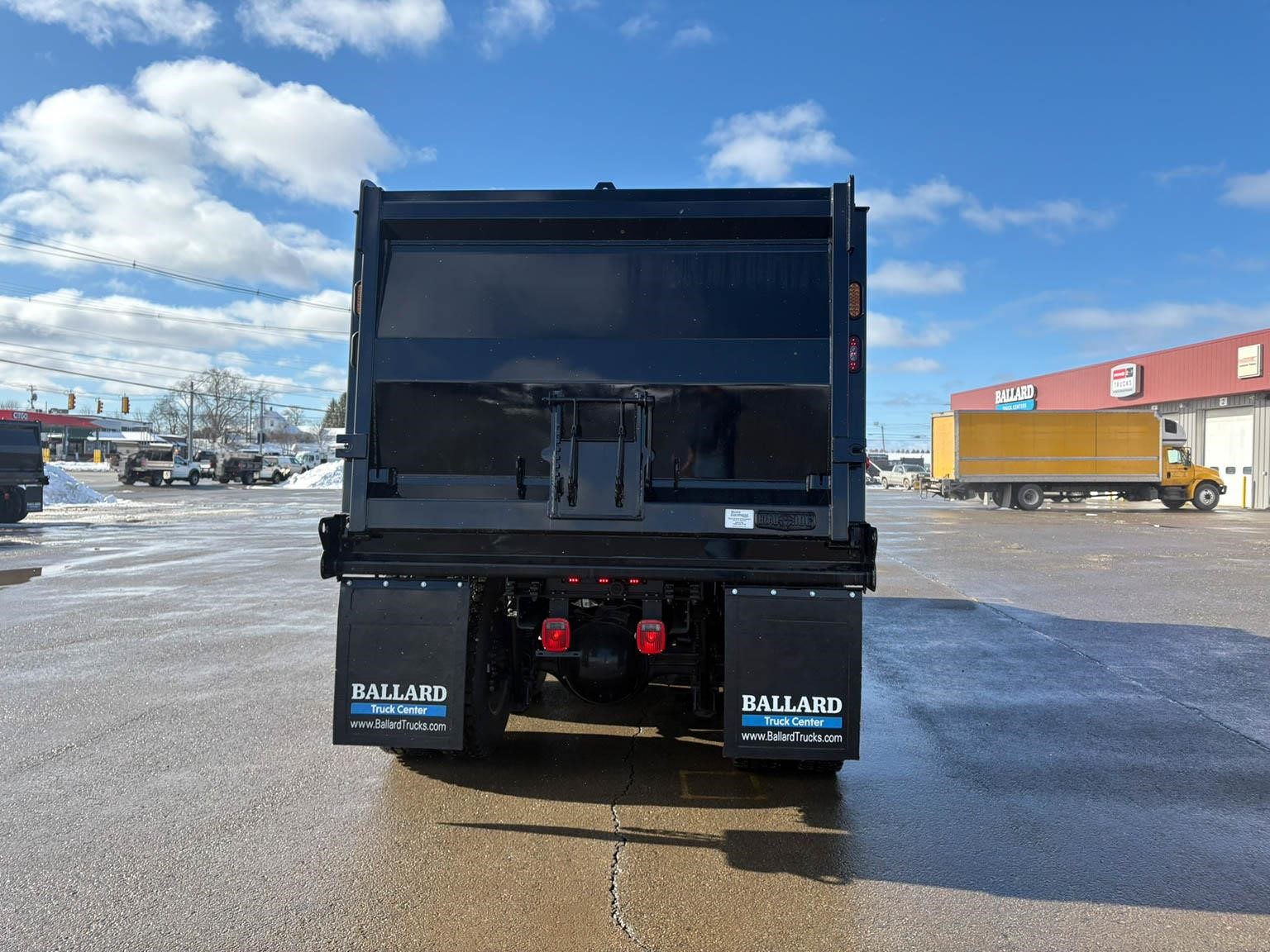 2026 VOLVO VHD64F300 - image 4 of 6