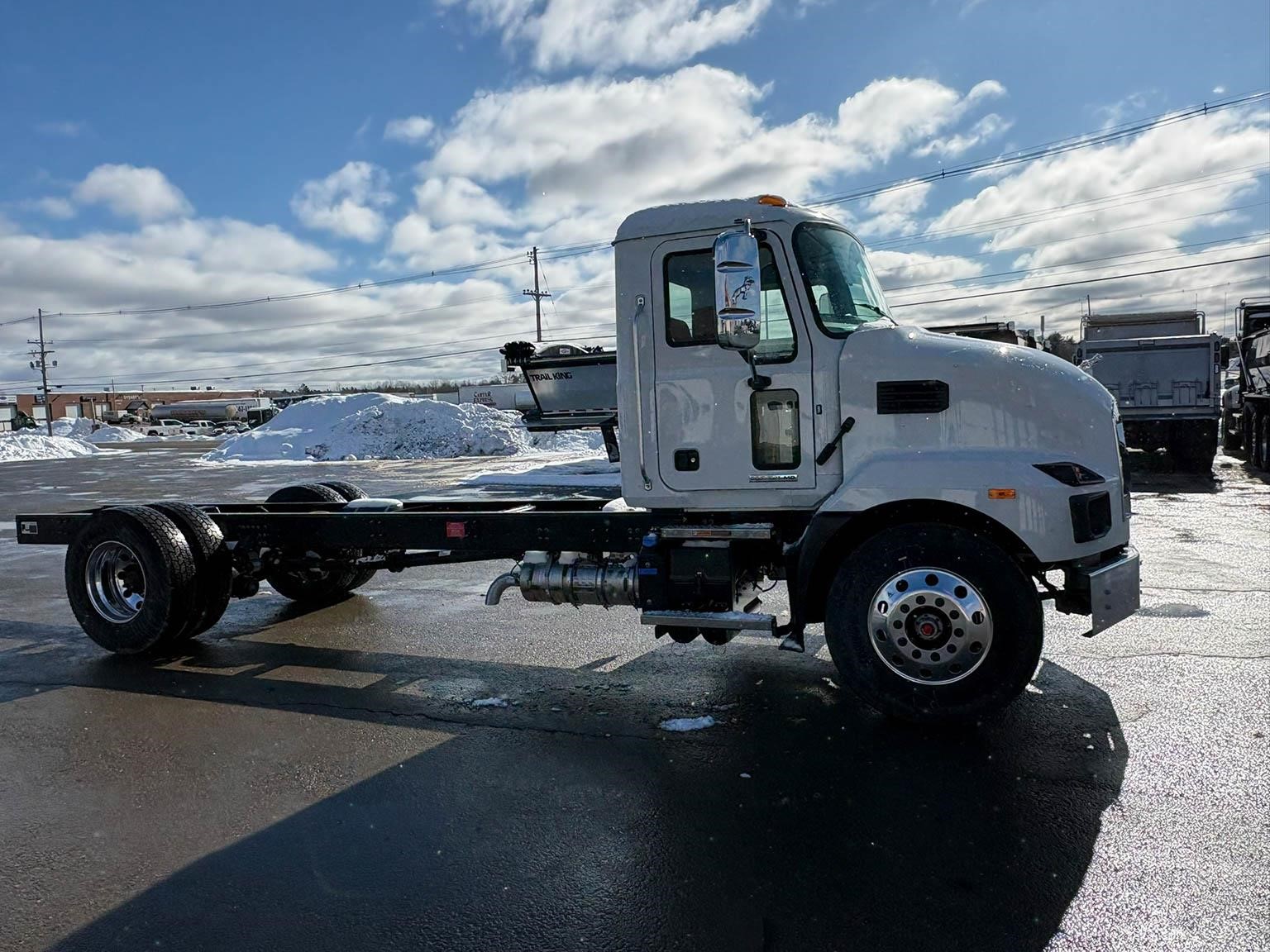 2027 MACK MD6 - image 3 of 6