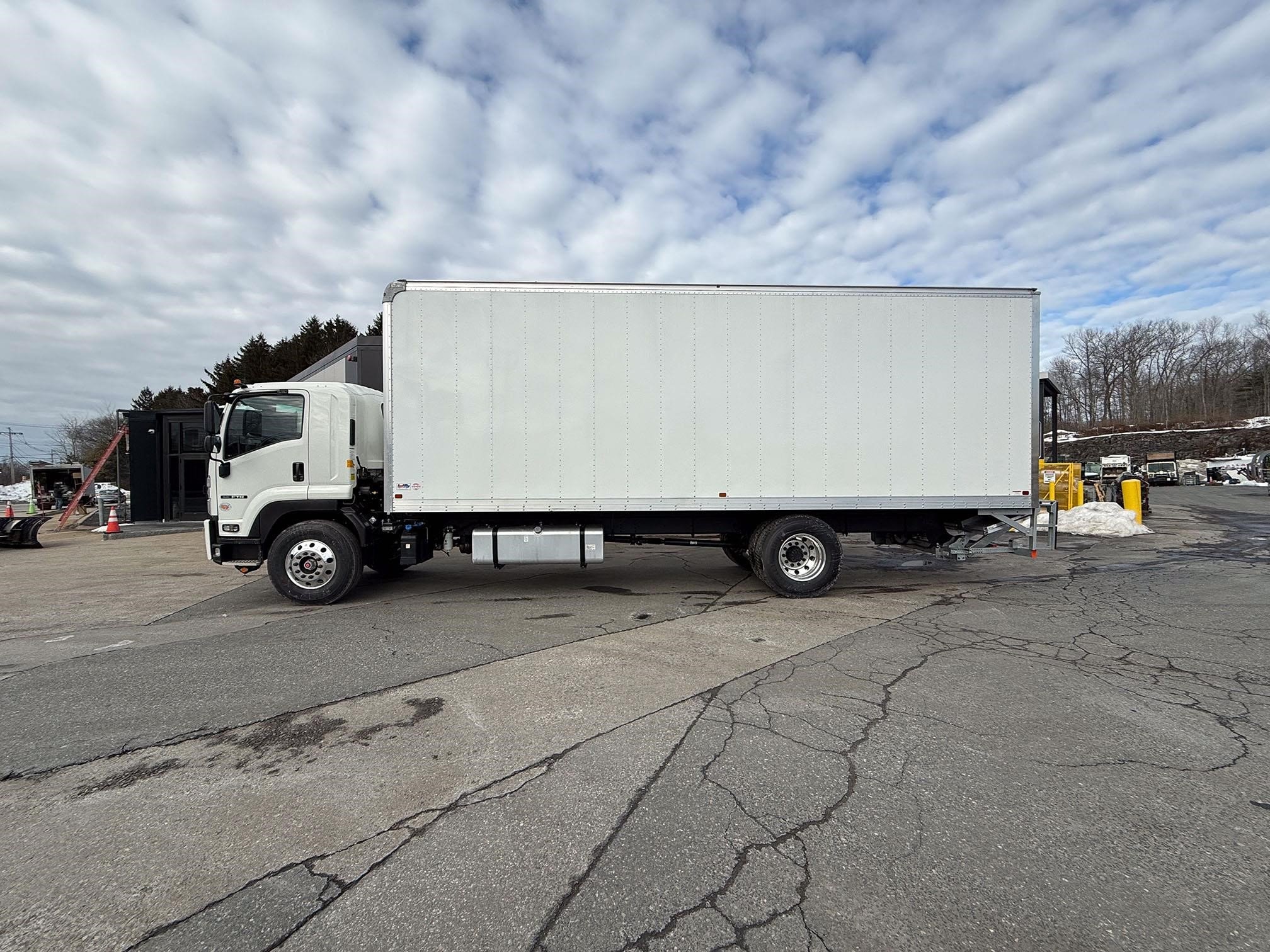 2025 Isuzu FTR - image 4